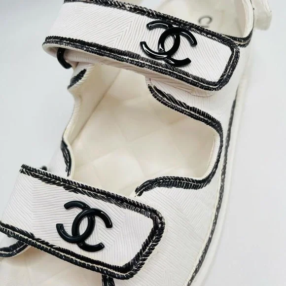 Chanel Dad Sandals NIB White Black Leather CC Logo Flats Strappy Sandals - Picture 4 of 9